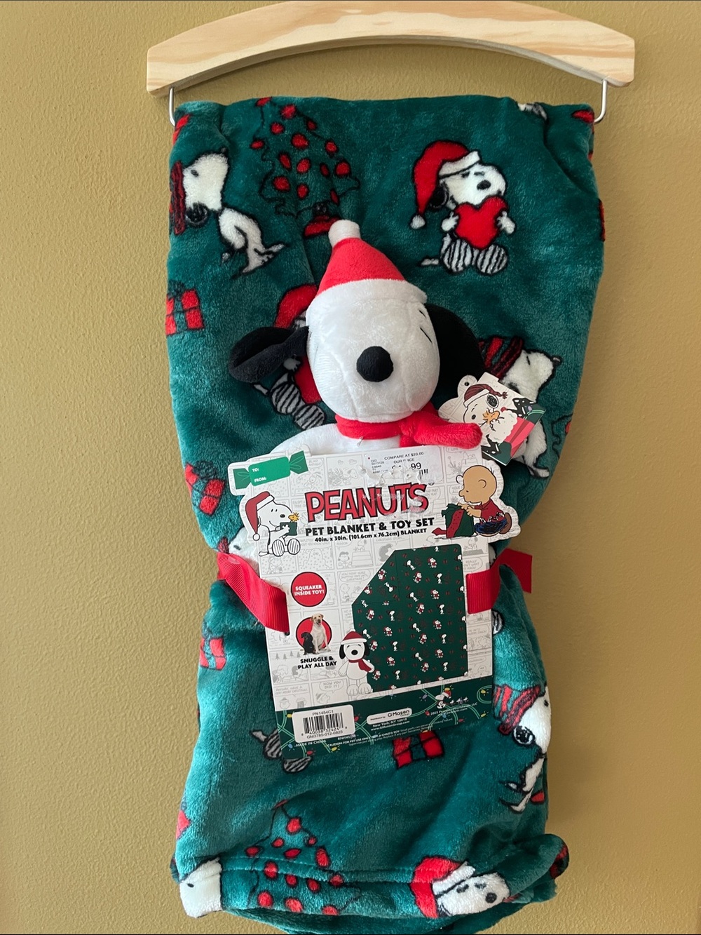 NWT Peanuts Christmas Pet Blanket & Toy Set
